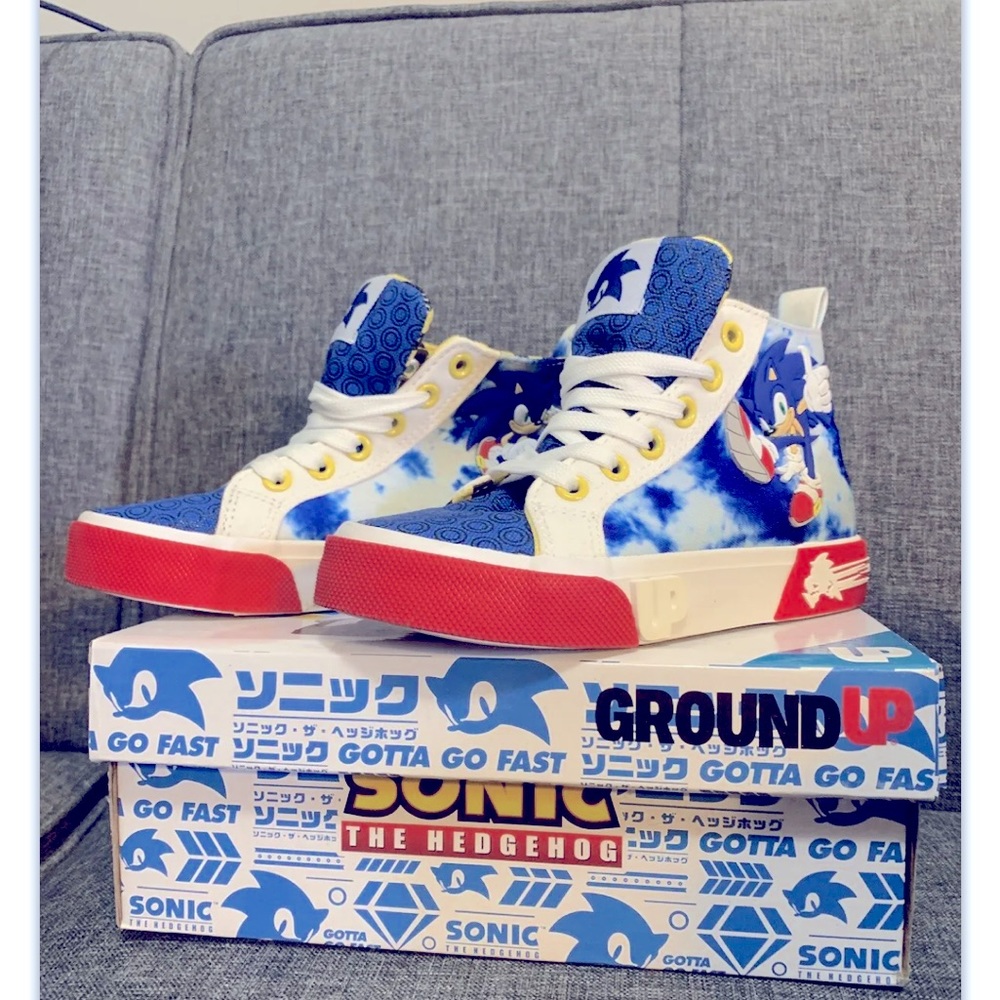 Sega Sonic the hedgehog up shoes for boys the shoe cm on the bottom is 8” cross